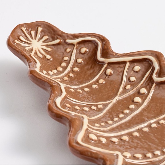 NIB Pottery Barn Gingerbread Tree Plates - Set of 4 - Picture 4 of 5